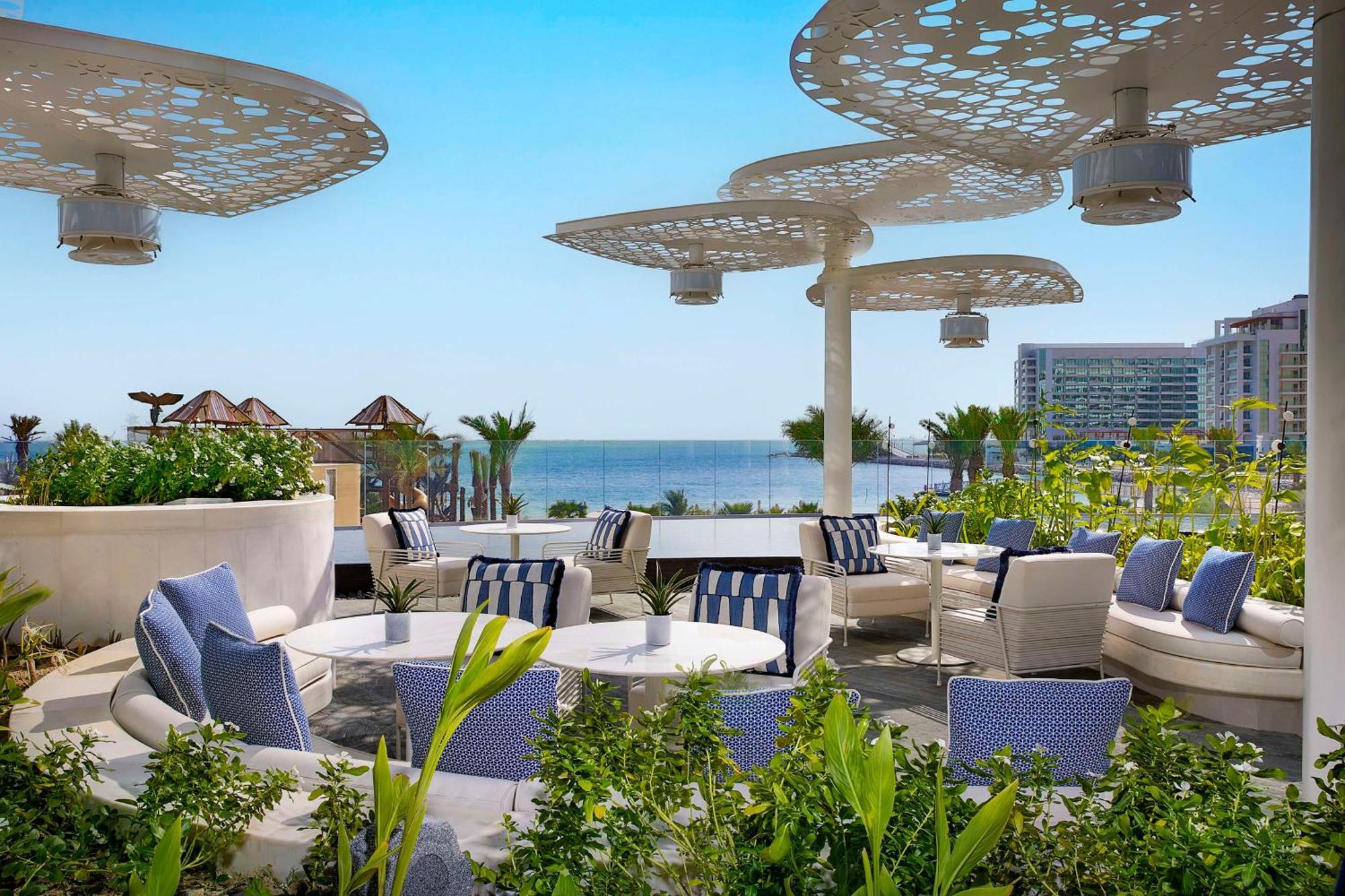 Waldorf Astoria Doha Lusail Exterior foto The rooftop bar at the Hilton Tel Aviv