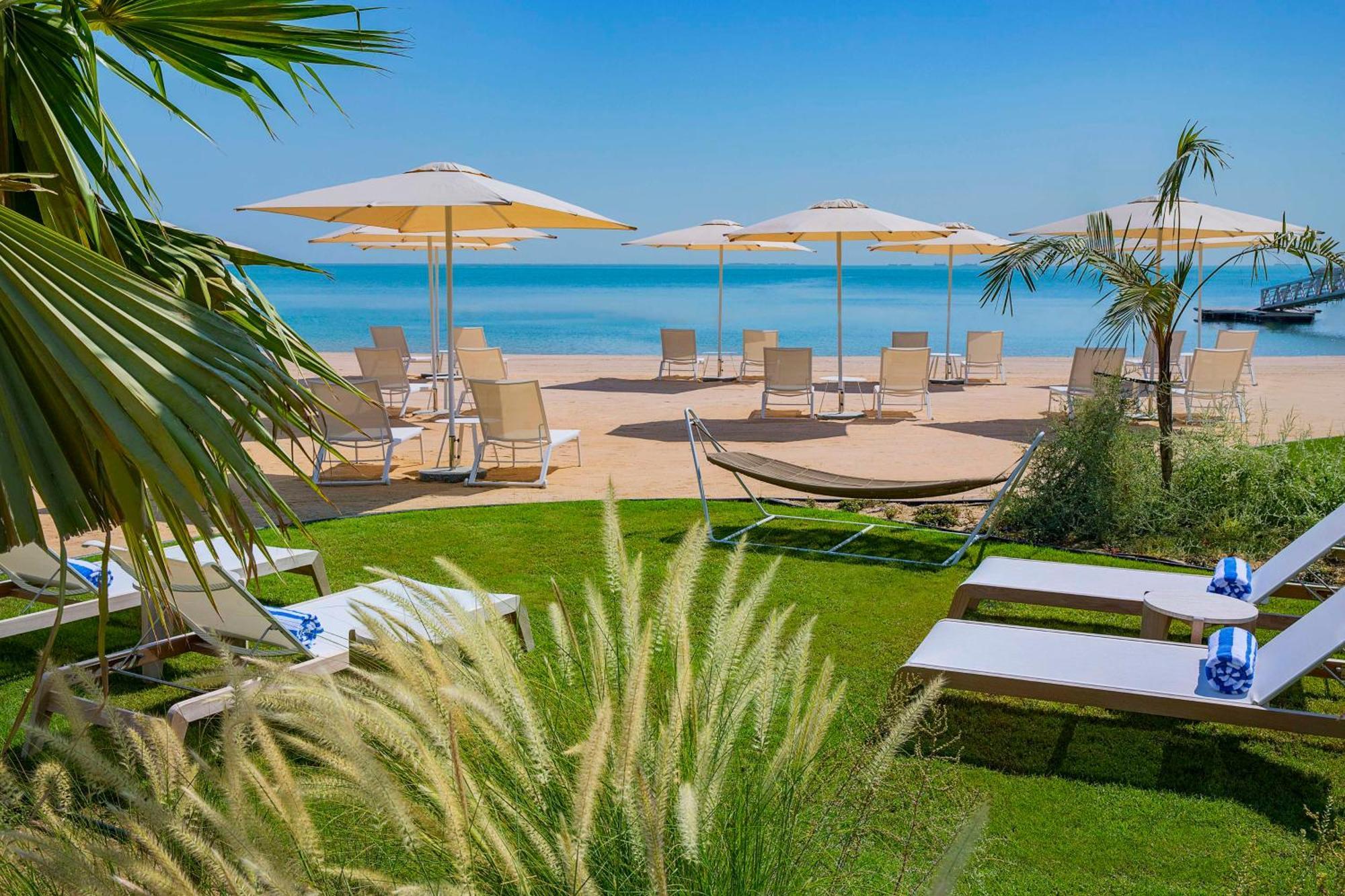Waldorf Astoria Doha Lusail Exterior foto Beach at the Four Seasons Resort